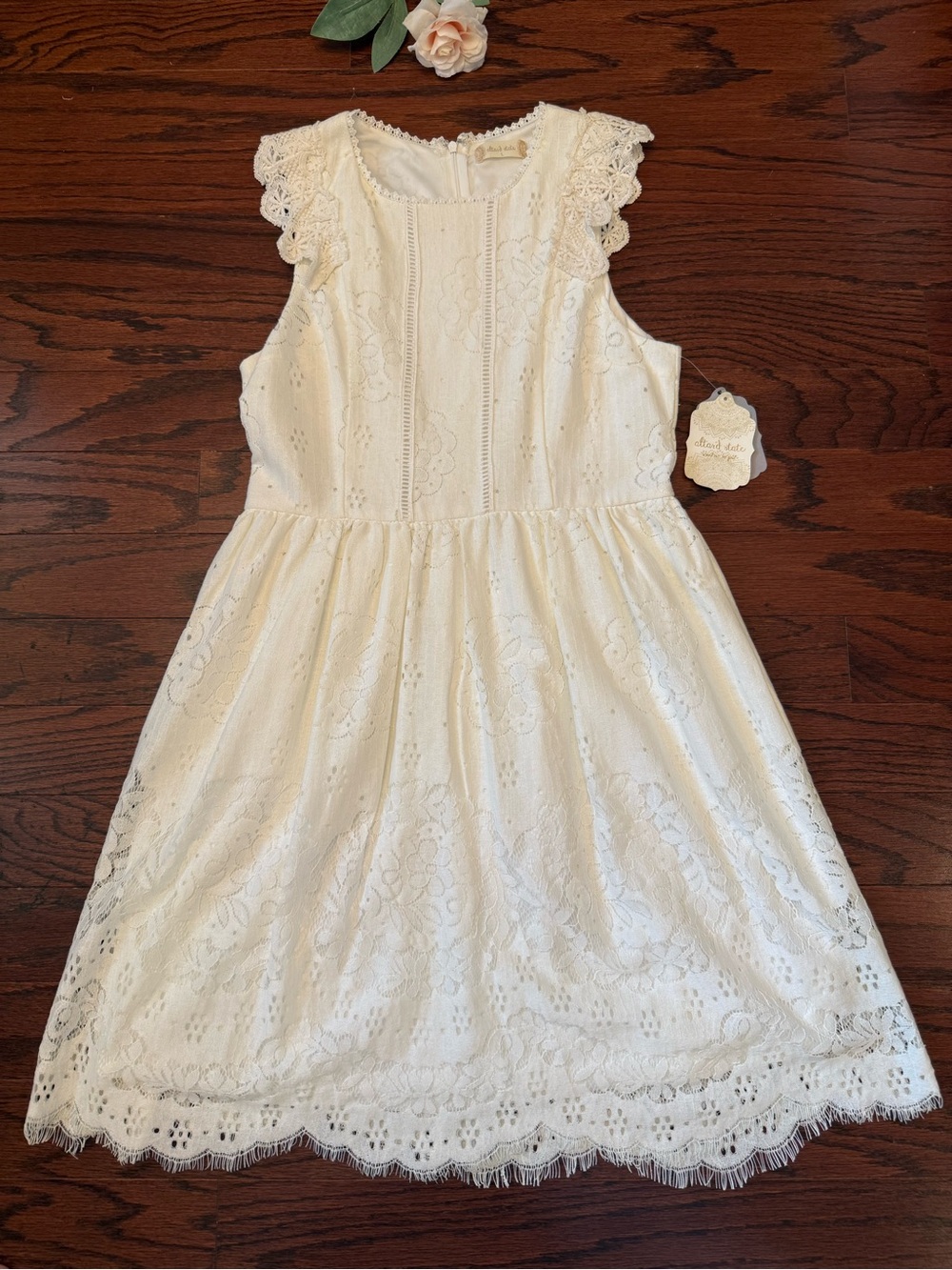 NWT Altered State White Lace Cap Sleeve Dress Size Large Romantic